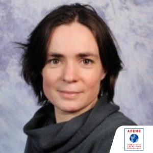 Claire Barais speaking at Solar & Storage Live Paris