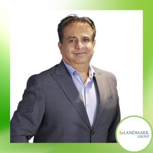 Dinesh Shahani speaking at Shop Arabia