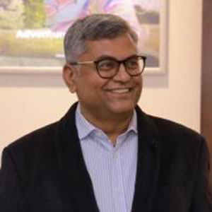 Vedapuri Thachampattu speaking at Shop Arabia
